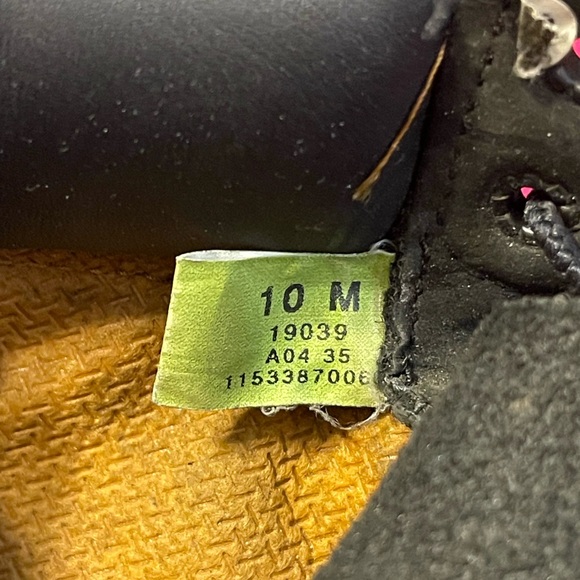 Timberland Black Suede Nubuck 6” Waterproof Boots. Marks on them. See pictures - Picture 10 of 11